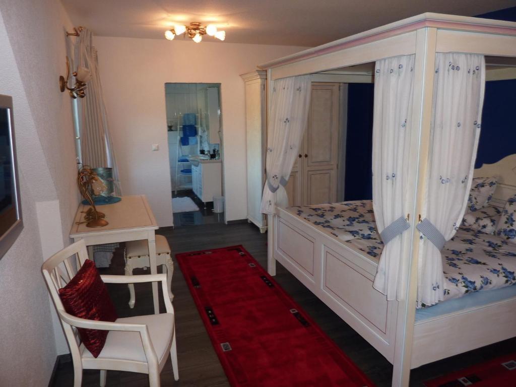 Landgasthaus Am Frauenstein Hotel Hinterweidenthal Room photo
